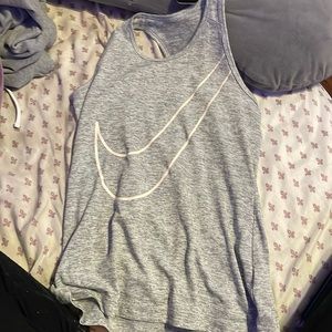 nike tanktop